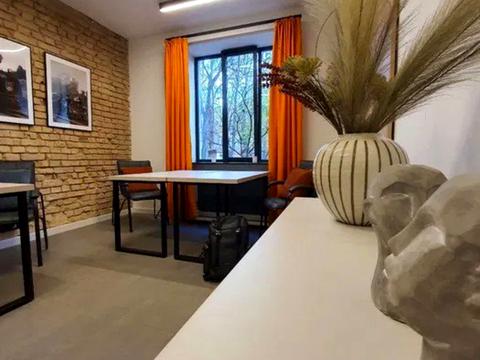 комерційна за адресою Лабораторний пров., 22