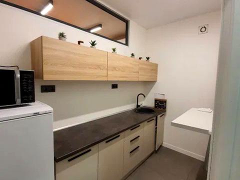 комерційна за адресою Лабораторний пров., 22