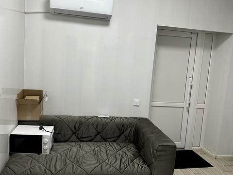 комерційна за адресою Вацлава Гавела бульв. (Івана Лепсе), 4