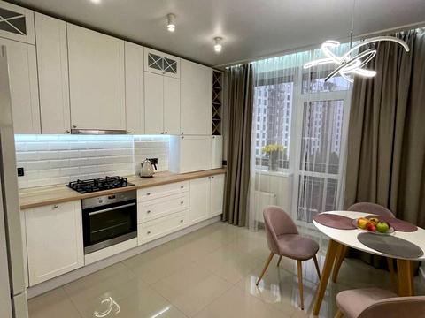 квартира за адресою Героїв Небесної Сотні просп., 16/4