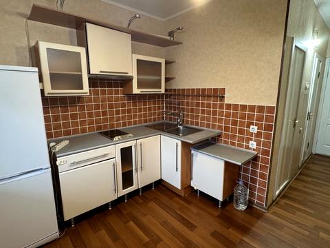 квартира за адресою Анни Ахматової вул., 14-Б