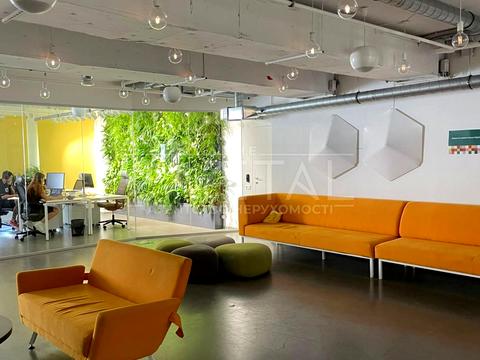 комерційна за адресою Саксаганського вул., 70-Б