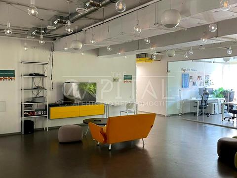 комерційна за адресою Саксаганського вул., 70-Б