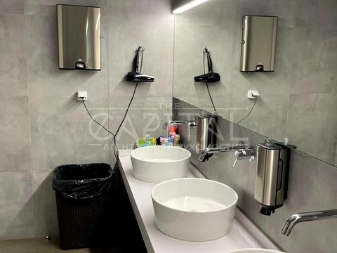 комерційна за адресою Саксаганського вул., 70-Б