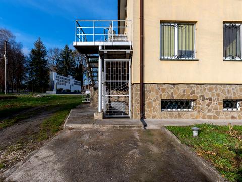 коммерческая по адресу Травнева, 1а