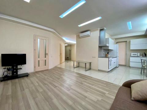 квартира за адресою просп. Александра Поля, 27-Д