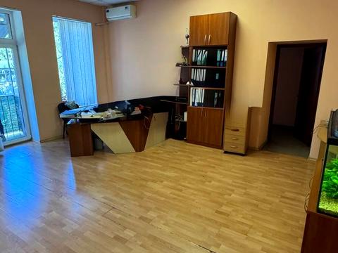 коммерческая по адресу Владимира Моссаковского ул. (Клари Цеткін), 1