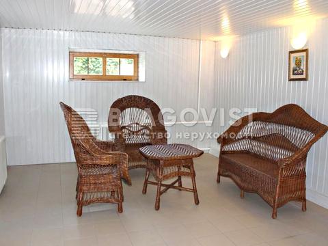 комерційна за адресою Білицька вул., 8