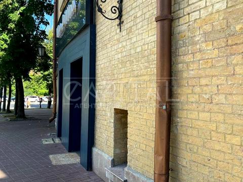 комерційна за адресою Євгена Коновальця вул. (Щорса), 44