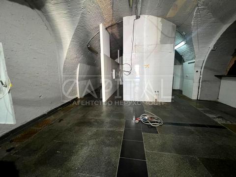 комерційна за адресою Євгена Коновальця вул. (Щорса), 44