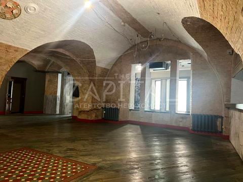 комерційна за адресою Євгена Коновальця вул. (Щорса), 44