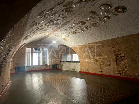 комерційна за адресою Євгена Коновальця вул. (Щорса), 44