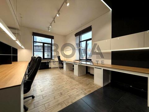 комерційна за адресою Бессарабська пл., 5