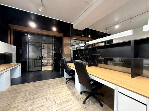 комерційна за адресою Бессарабська пл., 5