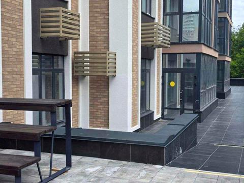 комерційна за адресою Васильківська вул., 37