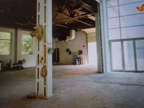 комерційна за адресою Євгена Коновальця вул., 14ж