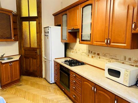 квартира за адресою Омеляна Поповича вул., 17