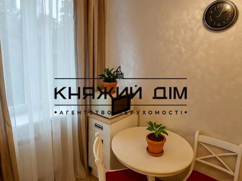 квартира за адресою Князів Острозьких вул. (Московська), 37/2