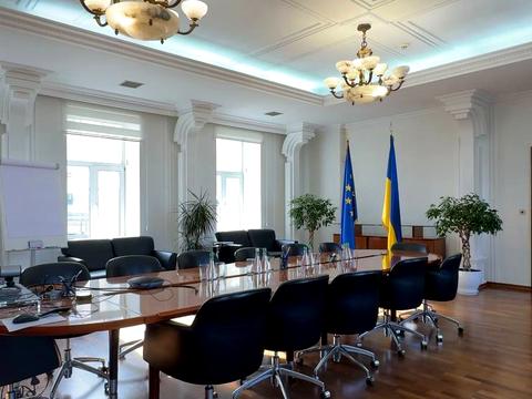 комерційна за адресою Контрактова пл., 10-А