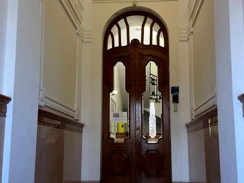 комерційна за адресою Контрактова пл., 10-А