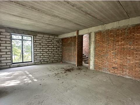 дом по адресу Молодіжна ул., 12