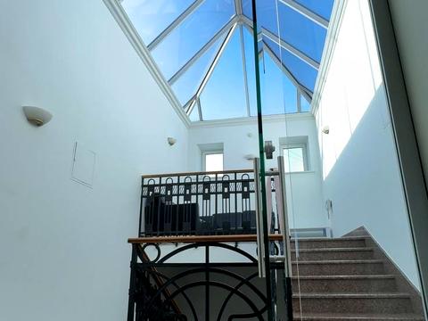 комерційна за адресою Контрактова пл., 10-А