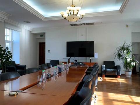 комерційна за адресою Контрактова пл., 10-А