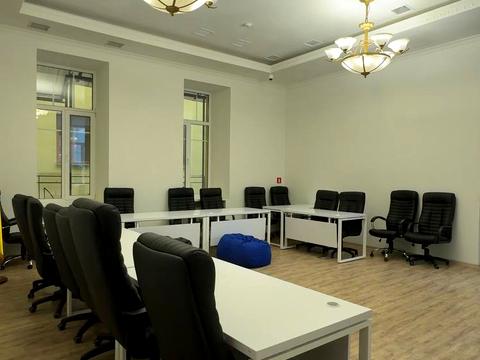 комерційна за адресою Контрактова пл., 10-А