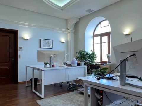 комерційна за адресою Контрактова пл., 10-А