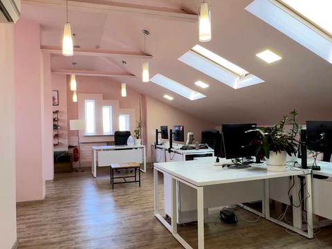 комерційна за адресою Контрактова пл., 10-А