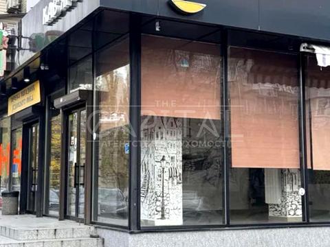 комерційна за адресою Будівельників вул., 8