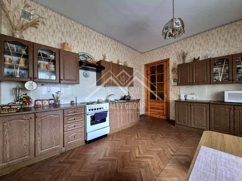 будинок за адресою с. Новоіванівка, Родини Харченків, 70