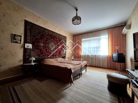 будинок за адресою с. Новоіванівка, Родини Харченків, 70