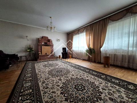 будинок за адресою с. Новоіванівка, Родини Харченків, 70