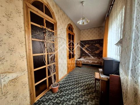 будинок за адресою с. Новоіванівка, Родини Харченків, 70