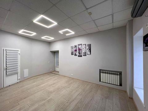 комерційна за адресою Оболонська вул., 7