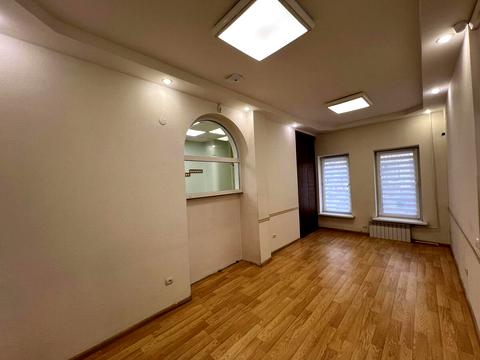 комерційна за адресою Оболонська вул., 7