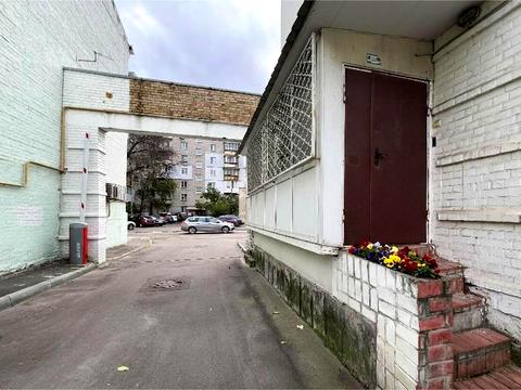 комерційна за адресою Оболонська вул., 7