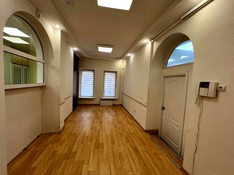 комерційна за адресою Оболонська вул., 7