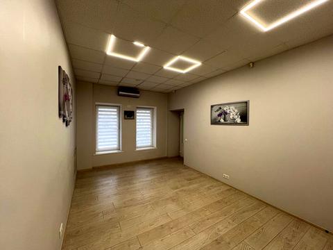 комерційна за адресою Оболонська вул., 7