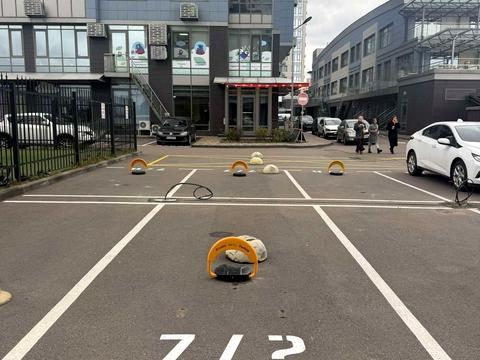 паркомісце за адресою Трускавецька вул., 8