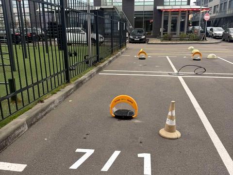 паркомісце за адресою Трускавецька вул., 8