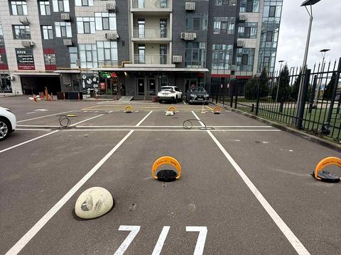 паркомісце за адресою Трускавецька вул., 8