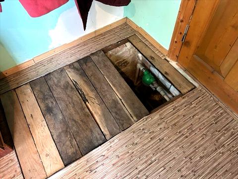 будинок за адресою с. Їжаківка, Центральна, 1