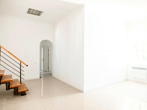 комерційна за адресою Євгена Чикаленка вул., 26