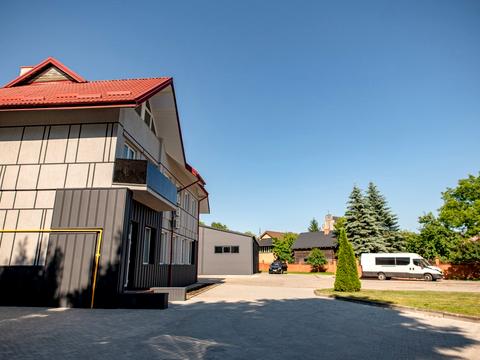 комерційна за адресою Євгена Чикаленка вул., 26