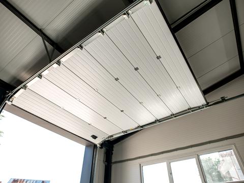 комерційна за адресою Євгена Чикаленка вул., 26