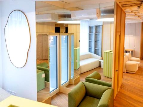 комерційна за адресою Буслівська вул., 12