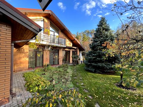 будинок за адресою Польова