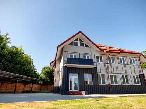 комерційна за адресою Євгена Чикаленка вул., 26